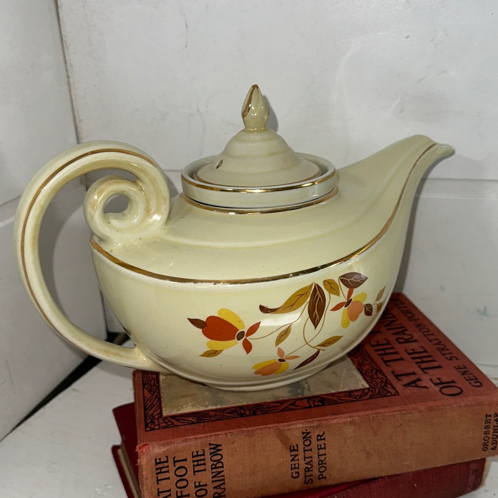 Hall vintage “Jewel Tea” “Autumn Leaf”Aladdin style tea pot
